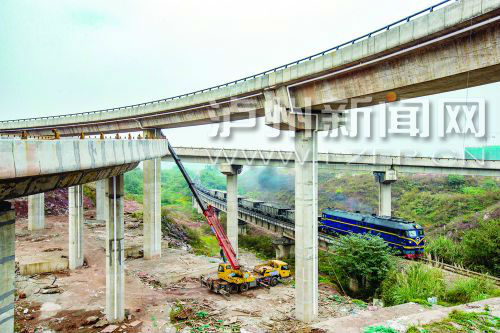 正在建設(shè)中的城西馬屋基立交。 記者 牟科 攝