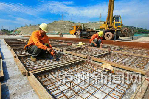 建設(shè)中的馬屋基立交。本報記者 牟科 攝